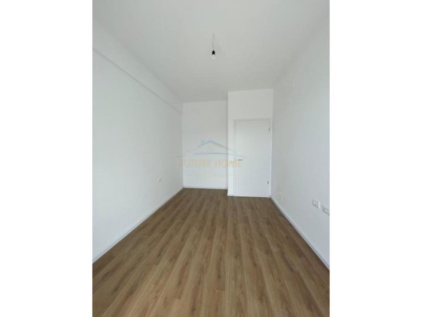 Tirane, shitet apartament 1+1+Ballkon Kati 3, (Residenca Oxa)