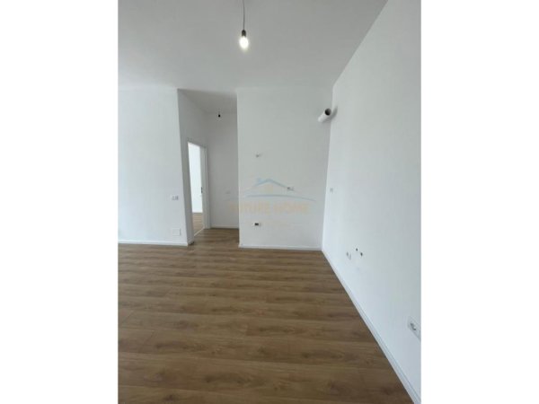 Tirane, shitet apartament 1+1+Ballkon Kati 3, (Residenca Oxa)