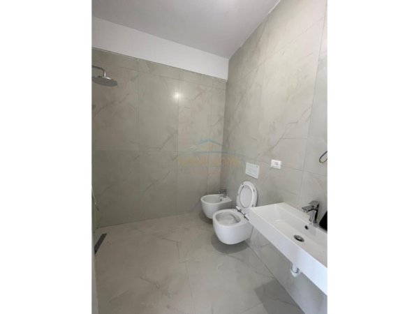 Tirane, shitet apartament 1+1+Ballkon Kati 3, (Residenca Oxa)