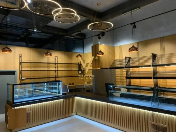 Tirane, jepet me qera ambjent biznesi Kati 0, 120 m² 2.200 € (KINOSTUDIO)