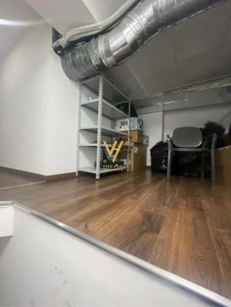 Tirane, jepet me qera ambjent biznesi Kati 0, 120 m² 2.200 € (KINOSTUDIO)