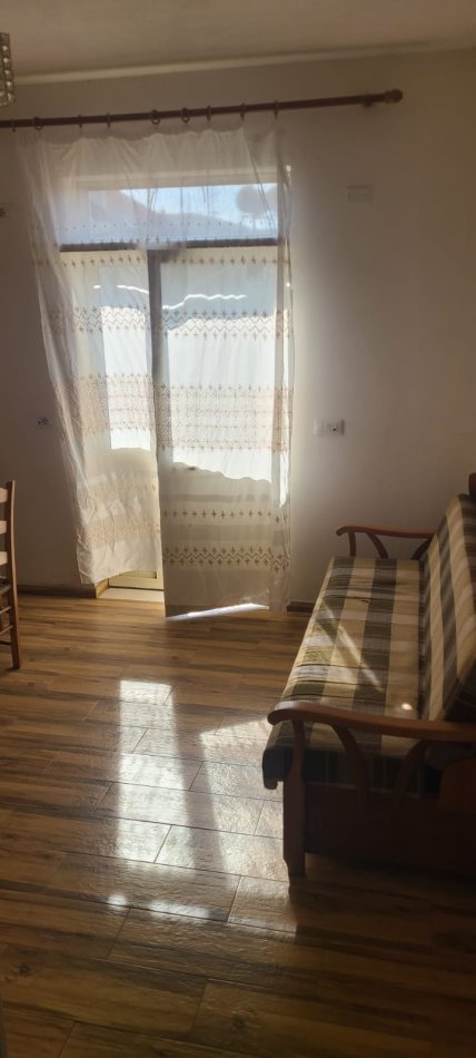 Tirane, jepet me qera apartament 1+1 Kati 2, 53 m² 300 € (Ali Demi, Rr.Mihal Grameno)