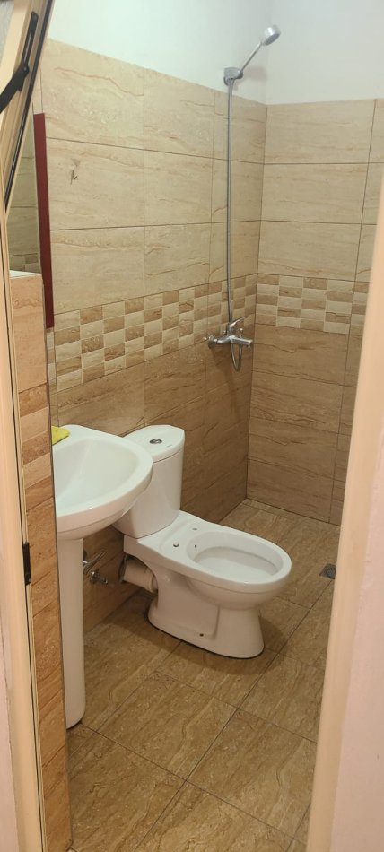 Tirane, jepet me qera apartament 1+1 Kati 2, 53 m² 300 € (Ali Demi, Rr.Mihal Grameno)