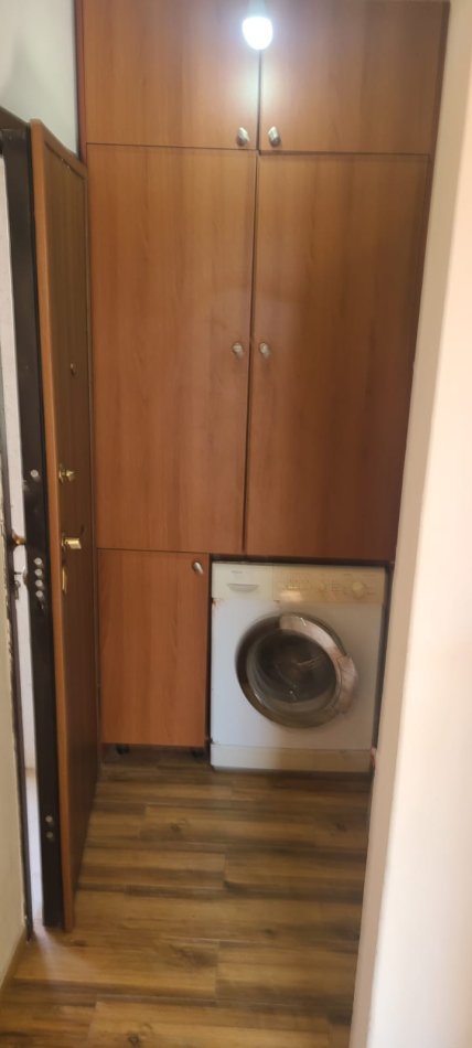 Tirane, jepet me qera apartament 1+1 Kati 2, 53 m² 300 € (Ali Demi, Rr.Mihal Grameno)
