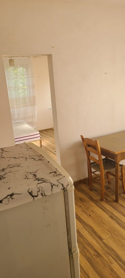 Tirane, jepet me qera apartament 1+1 Kati 2, 53 m² 300 € (Ali Demi, Rr.Mihal Grameno)