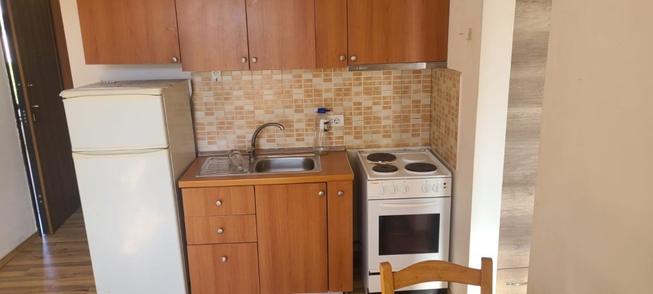 Tirane, jepet me qera apartament 1+1 Kati 2, 53 m² 300 € (Ali Demi, Rr.Mihal Grameno)