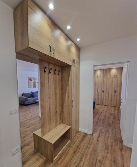 Tirane, jepet me qera apartament 1+1+Ballkon Kati 8, 70 m² 450 € (rrugen Sokrat Miho)