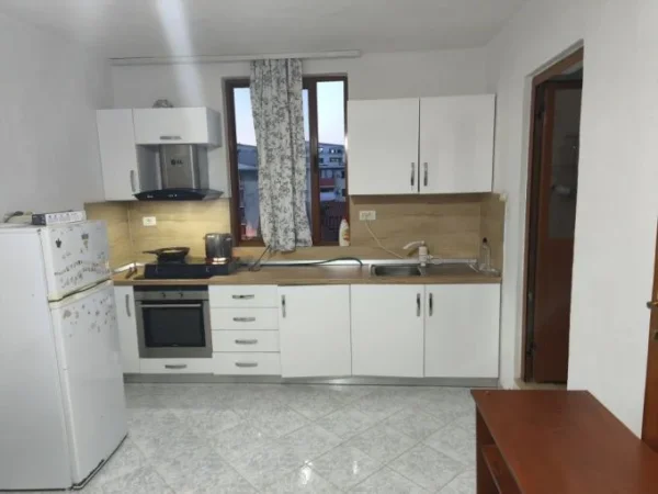 Tirane, jepet me qera apartament 1+1 Kati 2, 45 m² 330 € (Rruga Jorgjia Truja)
