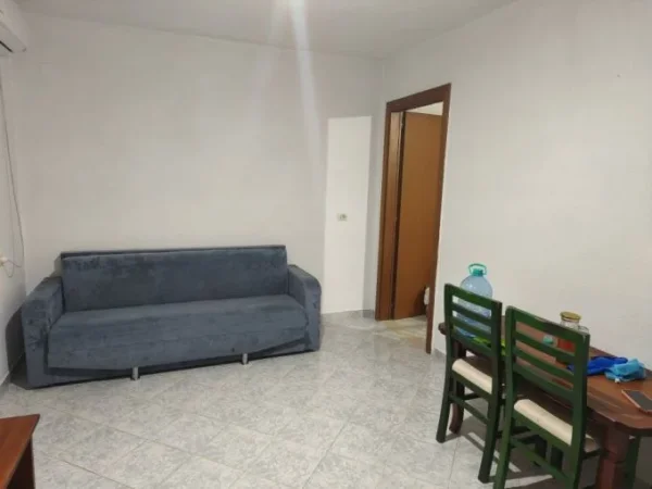 Tirane, jepet me qera apartament 1+1 Kati 2, 45 m² 330 € (Rruga Jorgjia Truja)