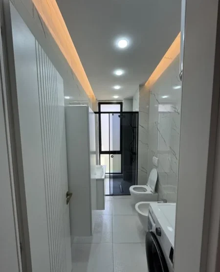 Tirane, jepet me qera apartament 1+1+Ballkon Kati 6, 76 m² 700 € (BULEVARDI I RI)