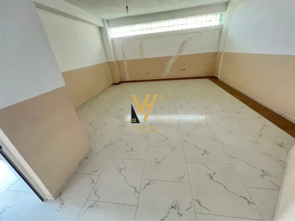 Tirane, jepet me qera ambjent biznesi Kati 1, 160 m² 600 € (KODRA E PRIFTIT)