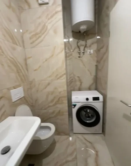 Tirane, jepet me qera apartament 1+1+Ballkon Kati 5, 400 € (Kompleksi Mangalem 21)