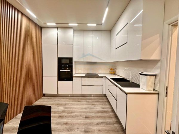 Tirane, shitet apartament 3+1+Ballkon Kati 1, 110 m² 310.000 € (Komuna e Parisit)