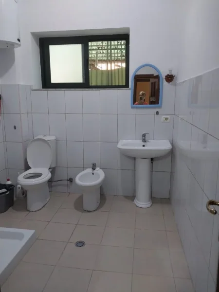 Tirane, shes, garsonier ($43 m2) me verande (25 m2) Kati 1, Rruga e Dibres, 70 000 euro