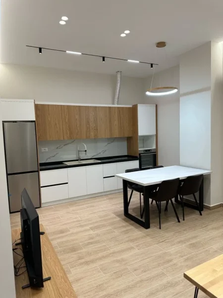 Tirane, jepet me qera apartament 2+1+Ballkon Kati 1, 80 m² 600 € (DON BOSKO)
