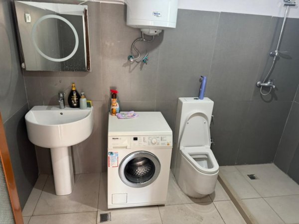 Tirane, jepet me qera shtepi 1+1 Kati 1, 55 m² 350 € 