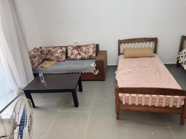 Tirane, jepet me qera shtepi 1+1 Kati 1, 55 m² 350 € 