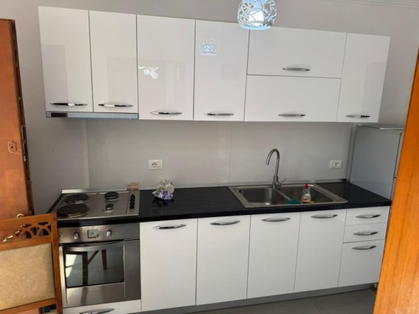 Tirane, jepet me qera shtepi 1+1 Kati 1, 55 m² 350 € 