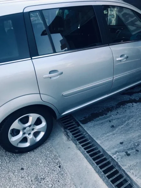 Kurbin, shes Opel Zafira me dokumenta dhe sherbime te kryera 2800 Euro i diskutueshem Benzin+Gaz, gri metalizato manuale Klima 245.000 km