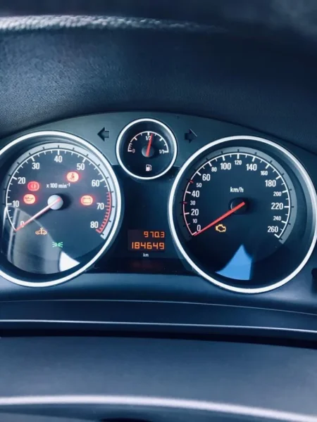 Kurbin, shes Opel Zafira me dokumenta dhe sherbime te kryera 2800 Euro i diskutueshem Benzin+Gaz, gri metalizato manuale Klima 245.000 km