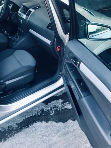 Kurbin, shes Opel Zafira me dokumenta dhe sherbime te kryera 2800 Euro i diskutueshem Benzin+Gaz, gri metalizato manuale Klima 245.000 km