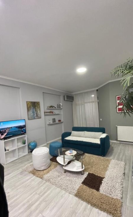 Tirane, jepet me qera apartament 1+1+Ballkon Kati 3, 70 m² 650 € (Komuna e Parisit)