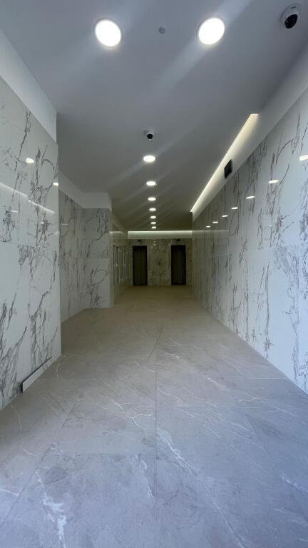 Tirane, jepet me qera apartament 1+1+Ballkon Kati 3, 70 m² 650 € (Komuna e Parisit)