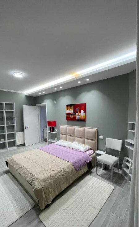 Tirane, jepet me qera apartament 1+1+Ballkon Kati 3, 70 m² 650 € (Komuna e Parisit)