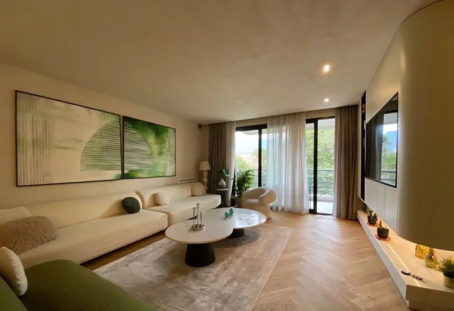 Tirane, jepet me qera apartament 3+1 Kati 4, 188 m² 3.000 € (Ish Bllok)