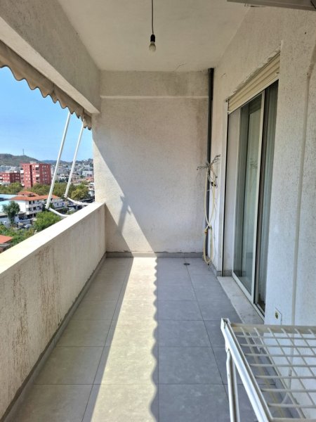 Tirane, jepet me qera apartament 2+1 me 2 Ballkone, Kati 6  i lirë për të hyrë direkt.cmimi 560 € (Bedri Karapici)
