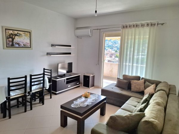 Tirane, jepet me qera apartament 2+1 me 2 Ballkone, Kati 6  i lirë për të hyrë direkt.cmimi 560 € (Bedri Karapici)
