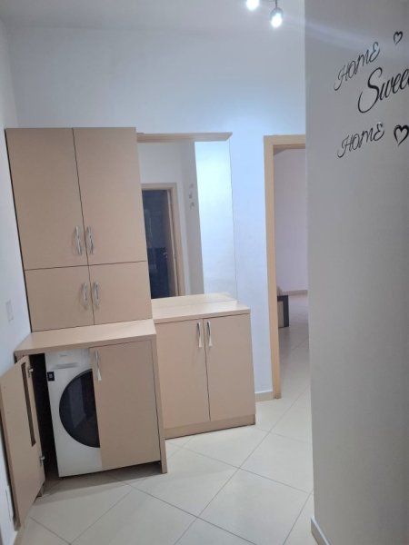 Tirane, jepet me qera apartament 2+1 me 2 Ballkone, Kati 6  i lirë për të hyrë direkt.cmimi 560 € (Bedri Karapici)