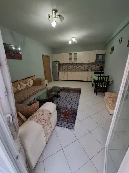 Tirane, jepet me qera apartament 2+1+Ballkon Kati 3, 106 m² 500 € (Rruga Loni Ligori)