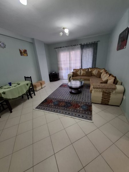 Tirane, jepet me qera apartament 2+1+Ballkon Kati 3, 106 m² 500 € (Rruga Loni Ligori)