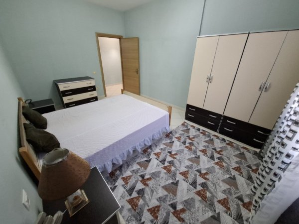 Tirane, jepet me qera apartament 2+1+Ballkon Kati 3, 106 m² 500 € (Rruga Loni Ligori)