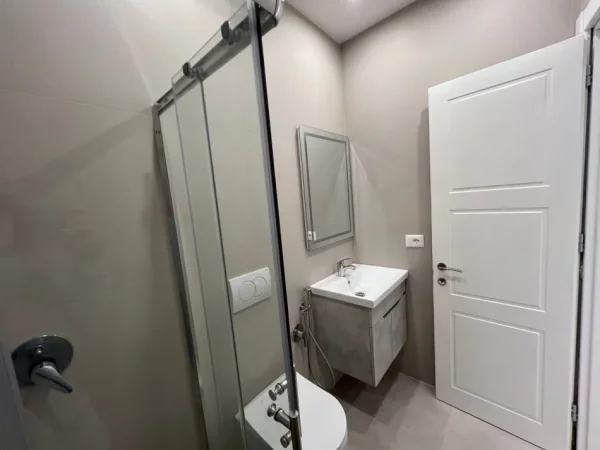 Tirane, shitet apartament 1+1 Kati 8, 50 m² 133.000 € (Rruga General Rrahman Parllaku)