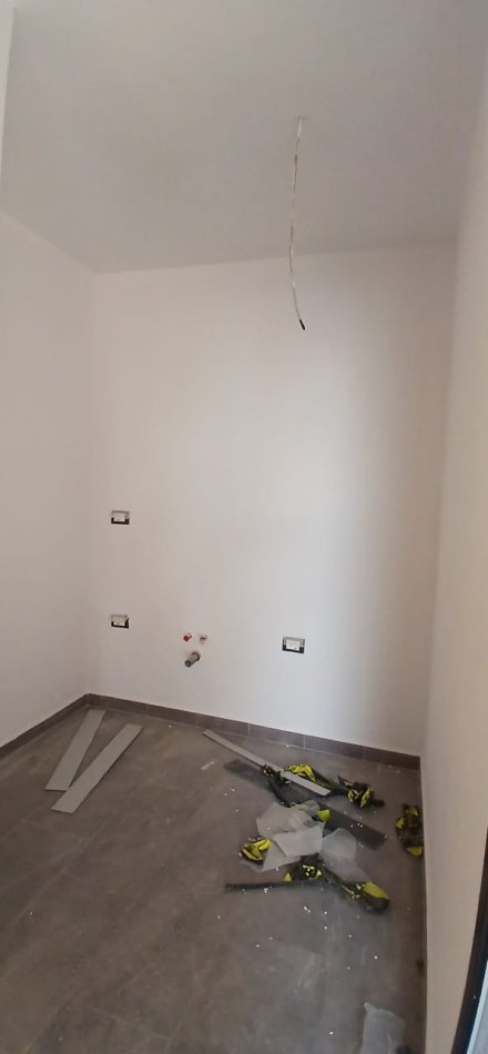 Shëngjin Garsoniere për shitje – Pamje nga Deti