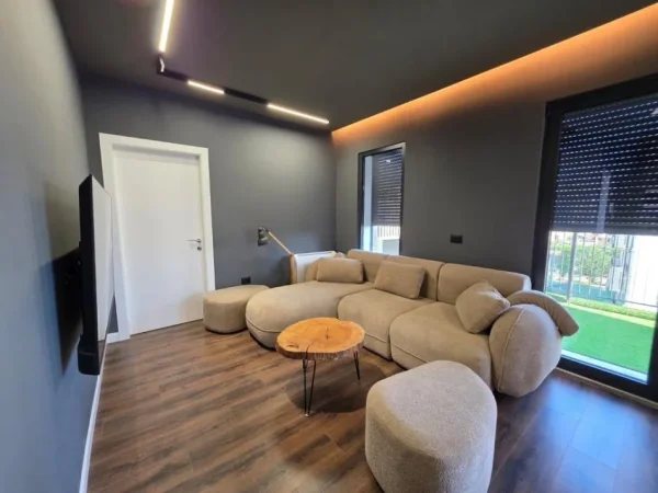 Tirane, shitet apartament+verande | Penthouse 2+1 Kati 6, 231 m² 500.000 € (Ali Demi)