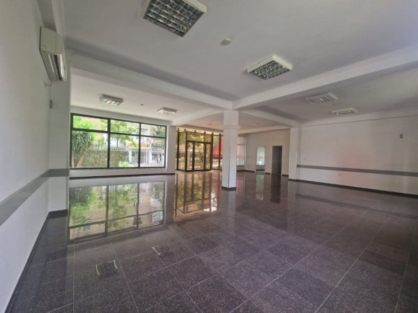 Tirane, jepet me qera ambjent biznesi Kati 1, 609 m² 2.500 € (Xhamlliku)