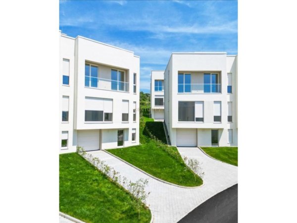 Tirane, jepet me qera Vile 3+1 Kati 2, 200 m² 2.000 € (Farke)