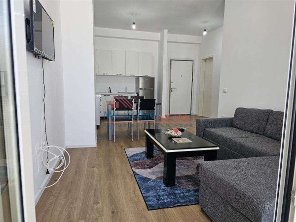 Tirane, jepet me qera apartament 1+1+Ballkon Kati 7, 61 m² 450 € (Ali Demi)