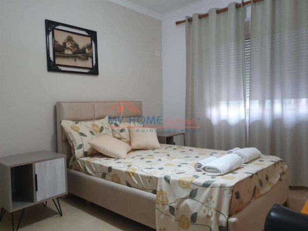 Tirane, jepet me qera apartament 2+1+Ballkon Kati 2, 70 m² 600 € (Rruga e Durresit)