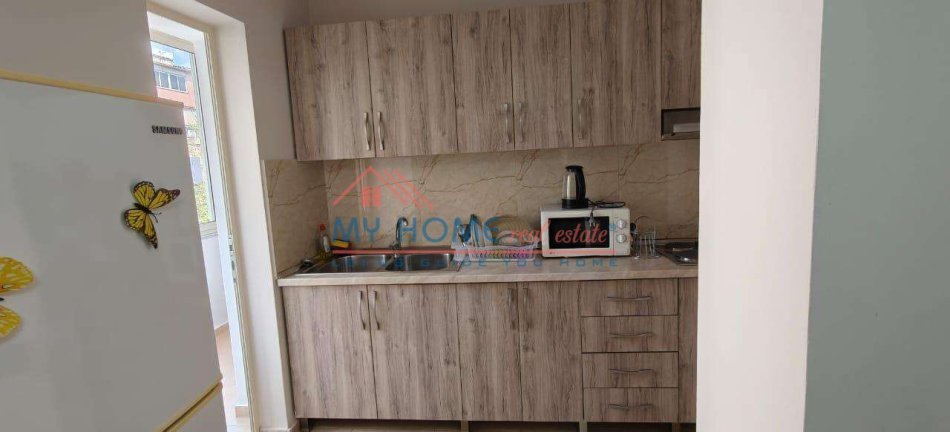 Tirane, jepet me qera apartament 2+1+Ballkon Kati 2, 70 m² 600 € (Rruga e Durresit)
