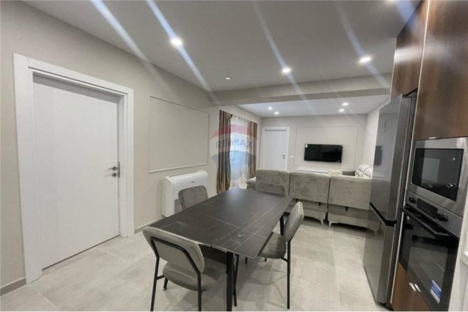 Tirane, jepet me qera apartament 2+1+Ballkon , 78 m² 700 € 