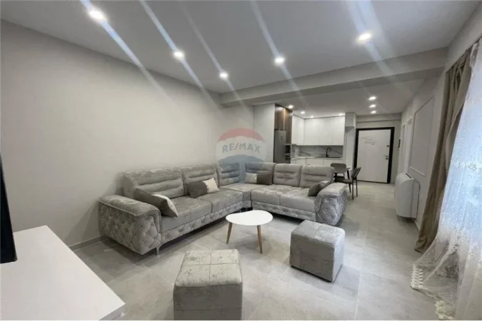 Tirane, jepet me qera apartament 2+1+Ballkon , 78 m² 700 € 
