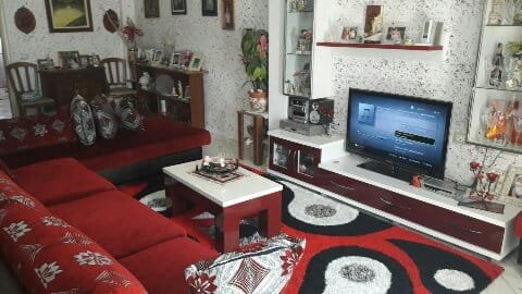 Tirane, jepet me qera Vile 1+1+Ballkon Kati 4, 70 m² 500 € (Rr.5 Maji/Concord Center)