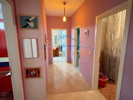 Tirane, jepet me qera apartament 2+1+Ballkon Kati 2, 600 € 