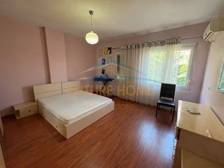 Tirane, jepet me qera apartament 2+1+Ballkon Kati 2, 600 € 