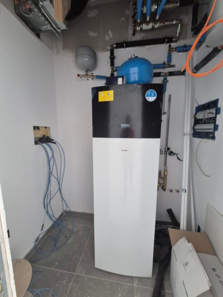 Tirane, jepet me qera zyre Kati 20, 176 m² 3.000 € (Downtown One)