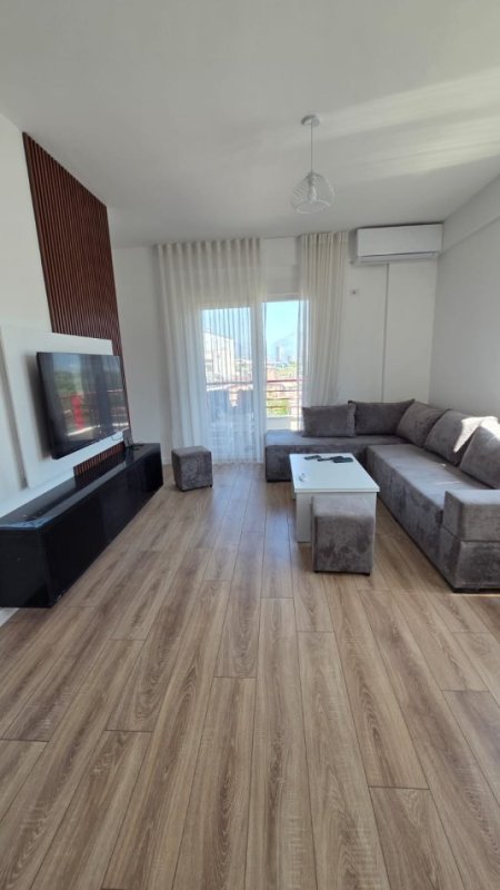 Tirane, jepet me qera apartament 2+1+Ballkon Kati 3, 92 m² 700 € (Liqeni i Thate/Rr Hamdi Sina)